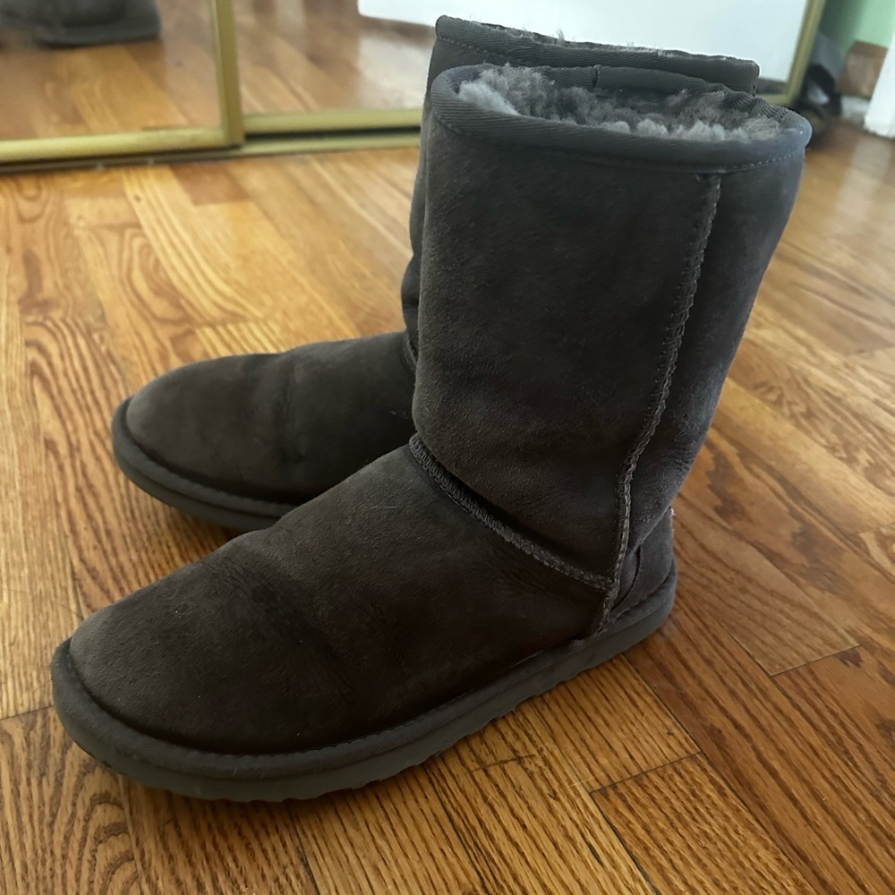 Size 9 gray Ugg boots